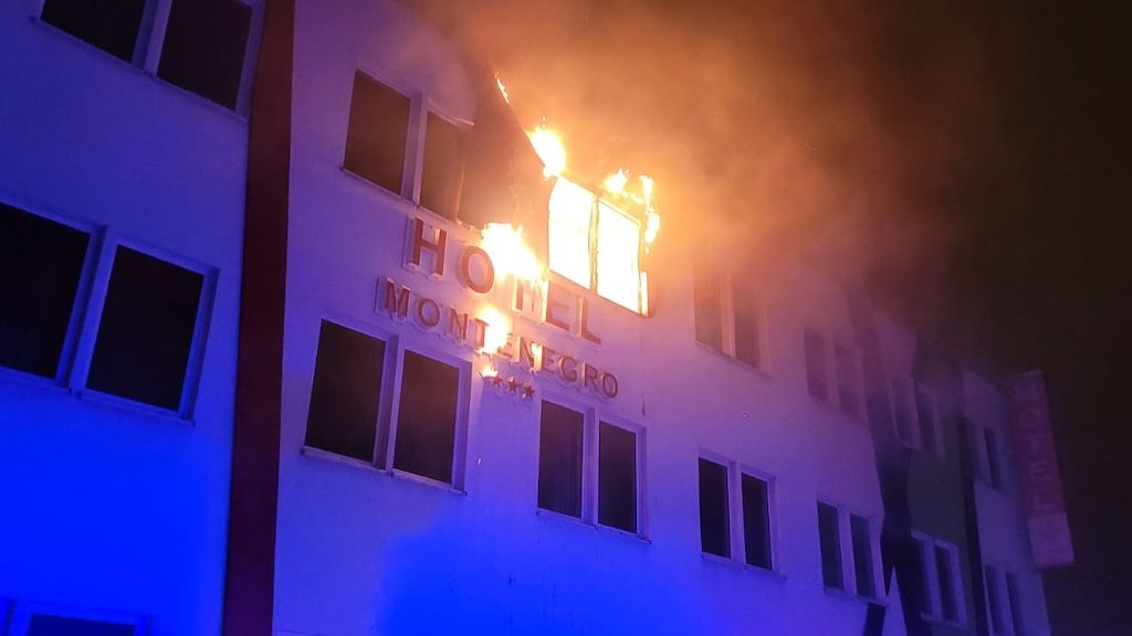 V Bruntále hořel hotel, evakuovali 12 lidí